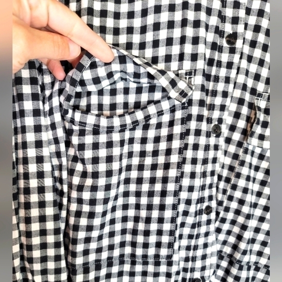 Abercrombie & Fitch Black and White Checkered Button Down Shirt - Picture 2 of 6